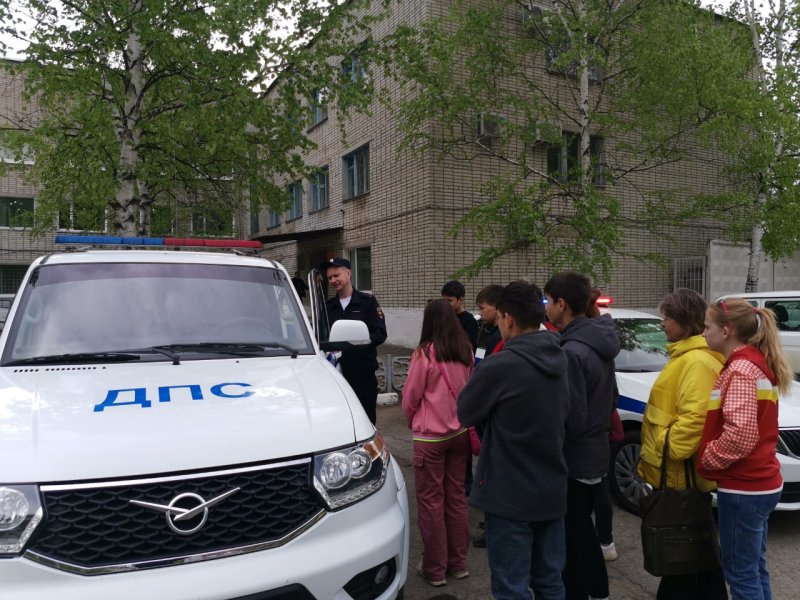 В Солнечном районе сотрудники полиции пригласили к себе в гости воспитанников подшефного детского дома