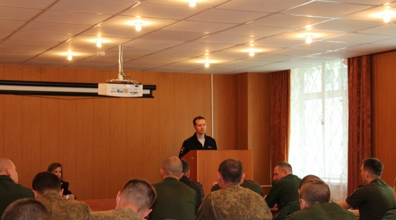 Сотрудники полиции Солнечного района провели антинаркотическую беседу с военнослужащими