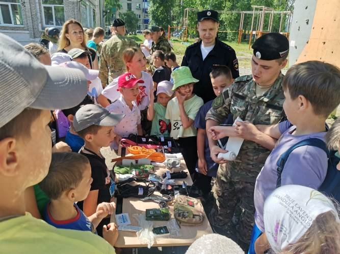 Сотрудники полиции Солнечного района организовали для детей мероприятие «Безопасные каникулы»